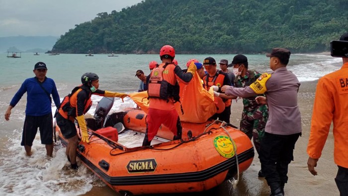 Pelajar hilang tersapu ombak Pantai Konang Trenggalek ditemukan meninggal dunia