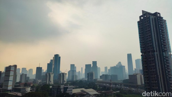Mengetahui kualitas udara penting lho, detikers. Hal ini dapat membantu kalian mencari tau sumber polusi, dampaknya bagi kesehatan, dan bagaimana nanti menanganinya.