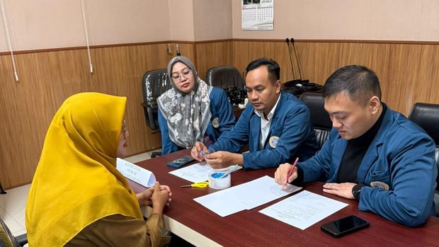 Perkuat Birokrasi Bebas Korupsi, Mahasiswa Unair Buka Klinik Hukum di Probolinggo