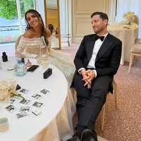 Putri Iman Pahlavi, cucu dari Mohammad Reza Shah, shah Iran yang terakhir, resmi menikah dengan kekasihnya, Bradley Sherman. Daily Mail mengabarkan, seremoni yang digelar secara intim itu berlangsung pada awal Juni lalu di Paris, Prancis, atau beberapa pekan sebelum memanasnya konflik Iran-Israel. (Foto: Instagram/@manp)