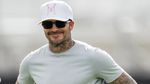 Pesona David Beckham Saat Panen Wortel hingga Jadi Peternak Lebah