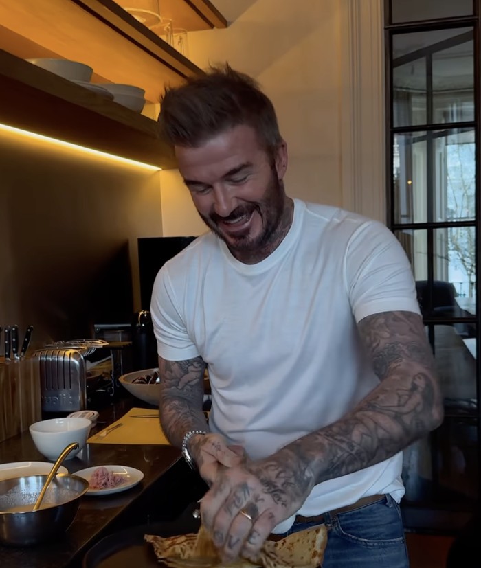 Pesona David Beckham Saat Panen Wortel hingga Jadi Peternak Lebah