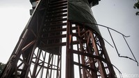 Tak sekadar tugu, monumen ini menyimpan nilai sejarah karena di dalamnya terdapat replika perjuangan heroik warga Bekasi dalam menghadapi penjajahan.  