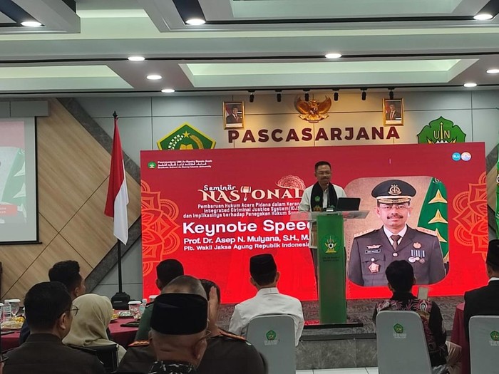 Plt Wakil Jaksa Agung RI, Asep N. Mulyana, dalam seminar nasional yang digelar di UIN Ar-Rainy, Banda Aceh