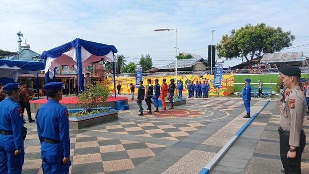 Kapolda Riau Irjen Herry Heryawan meluncurkan program unggulan 'Jalur' untuk menyentuh masyarakat di sekitar pesisir sungai. Program ini diluncurkan di Rumah Singgah Tuan Kadi, Kecamatam Senapelan, Kota Pekanbaru, Riau, pada Rabu (25/6/2025).