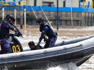 Simulasi Jalur, CRT Polda Riau Respons Cepat Pencuri di Atas Kapal