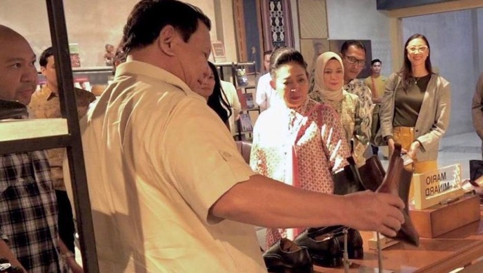 Presiden Prabowo Subianto saat mengunjungi Sarinah bersama Titiek Soeharto dan Didit Hediprasetyo