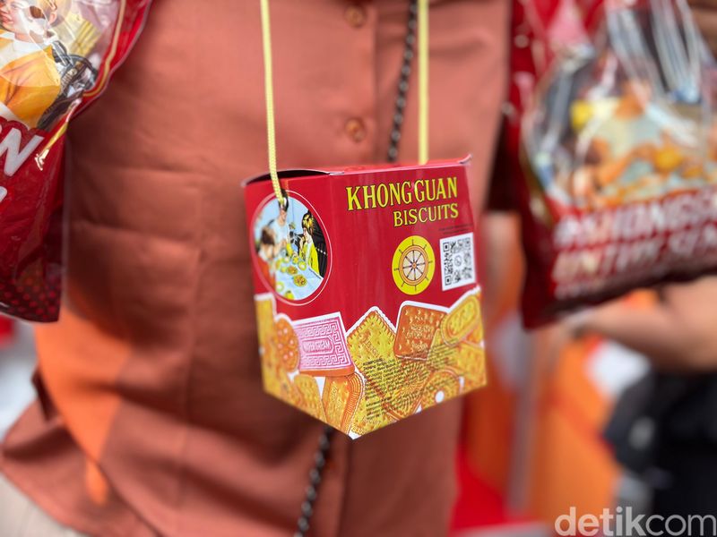 Suasana tenant kuliner di PRJ 2025