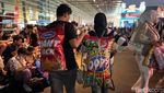 Potret Pengunjung PRJ 2025 Serbu Tenant Makanan Paling Viral