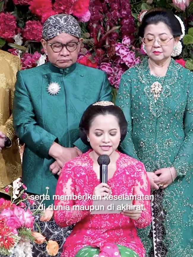 8 Momen Anak Pramono Anung Siraman Jelang Nikah, Anggun Berkebaya Pink 8 Momen Anak Pramono Anung Siraman Jelang Nikah, Anggun Berkebaya Pink