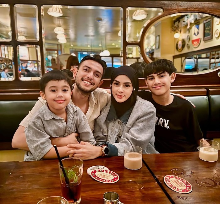 Romantisnya Rifky Balweel dan Biby Alraen saat Ngafe dan Dinner