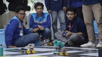 Peserta bersiap mengikuti International Robosport Tournament FIRA Indonesia Open 2025 di Solo Techno Park, Solo, Jawa Tengah, Rabu (25/6/2025). ANTARA FOTO/Maulana Surya