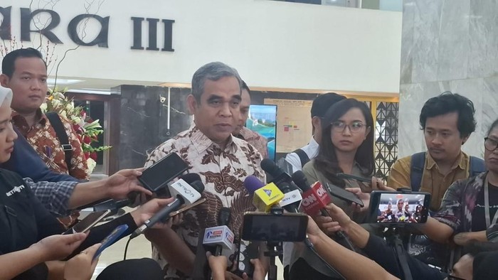 Sekjen Partai Gerindra Ahmad Muzani konferensi pers di Gedung Nusantara III, DPR/MPR, Jakarta, Rabu (25/6/2025).
