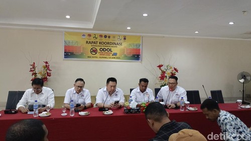 Sosialisasi aturan ODOL di Kupang, Rabu (25/6/2025).