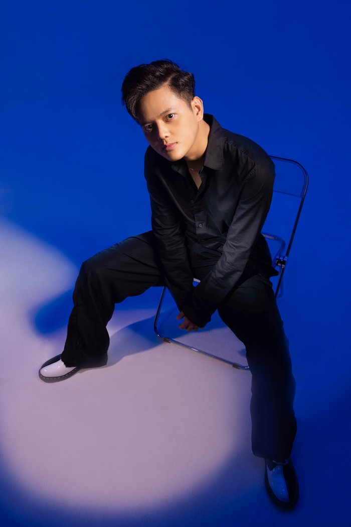 Penyanyi Stevan Pasaribu merilis album mini Acoustic Live Version, menghadirkan kolaborasi dengan deretan penyanyi, serta pengalaman mendengarkan musik yang lebih intimate.