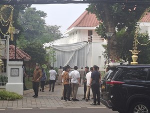 Pramono Nikahkan Anaknya Hari Ini, Janur Kuning Melengkung di Rumah Dinas