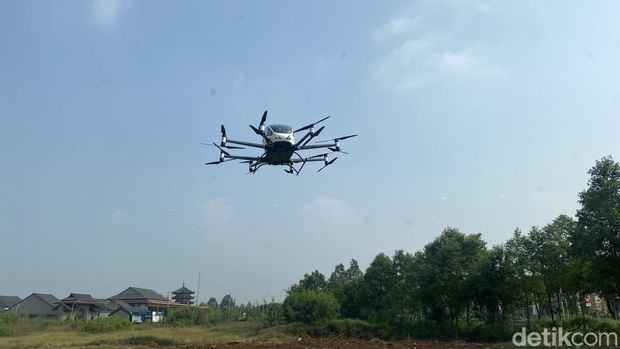 Taksi terbang eHang 216 S