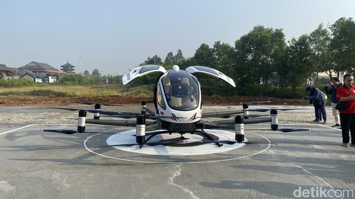 Taksi terbang eHang 216 S