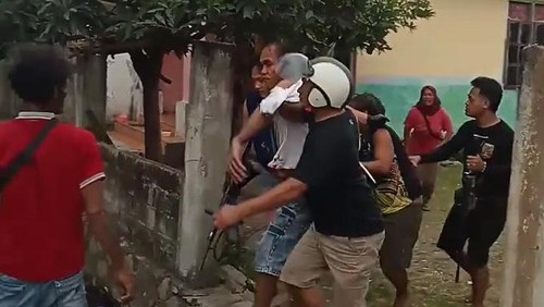 Tangkapan layar video penangkapan kurir narkoba di Dompu, NTB, Rabu (25/6/2025).