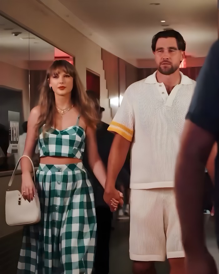 Taylor Swift dan Travis Kelce hadir di pesta penyambutan Tight End University di Nashville, Tennessee, pada Senin (23/6/2025).