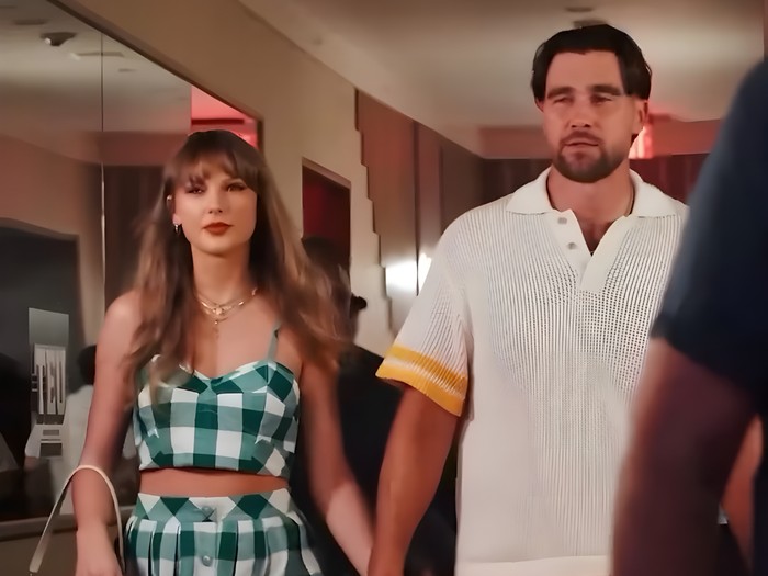 Taylor Swift dan Travis Kelce hadir di pesta penyambutan Tight End University di Nashville, Tennessee, pada Senin (23/6/2025).