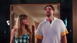 Taylor Swift Gak Mau Lepas Tangan Travis Kelce