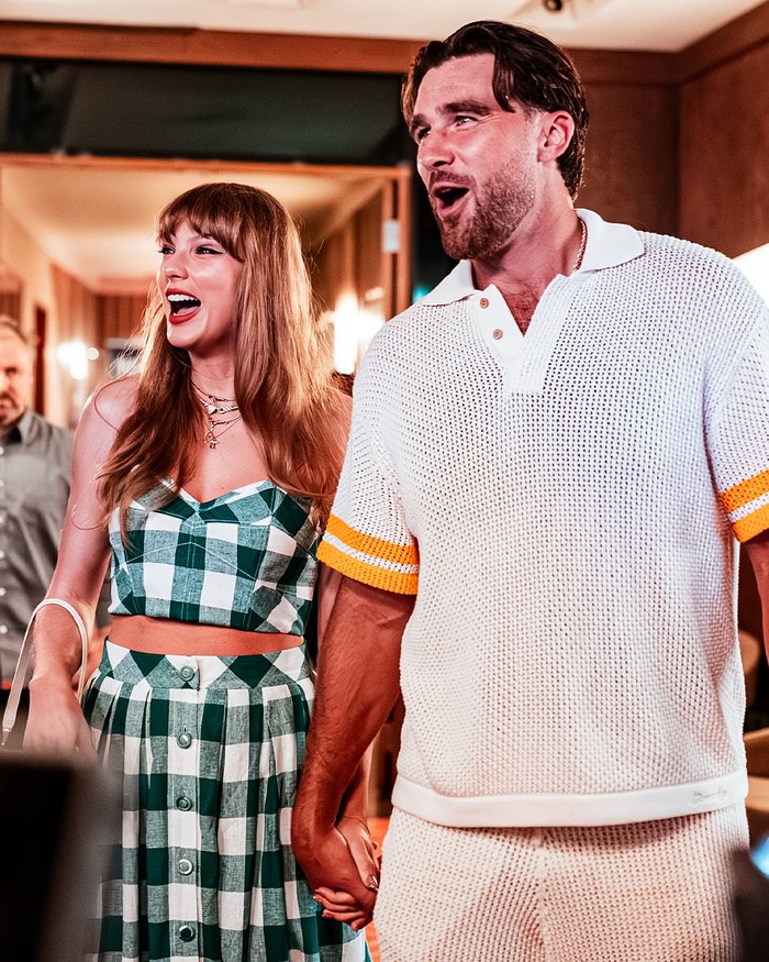 Taylor Swift dan Travis Kelce hadir di pesta penyambutan Tight End University di Nashville, Tennessee, pada Senin (23/6/2025).
