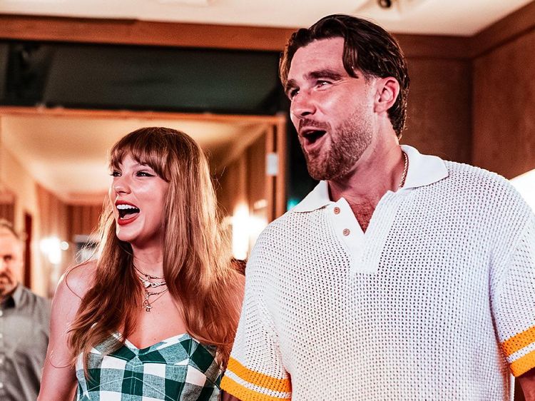 Taylor Swift Gak Mau Lepas Tangan Travis Kelce