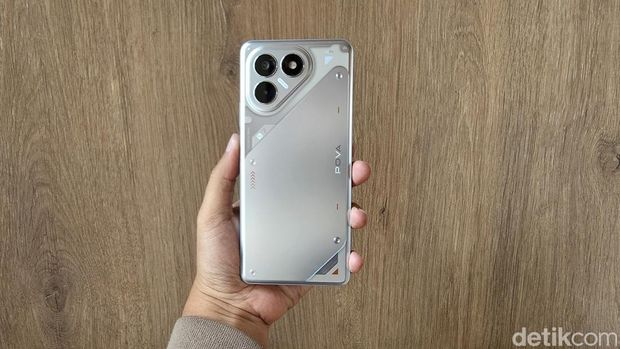 Tecno Pova 7