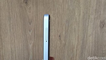 Ditenagai prosesor MediaTek Helio G100 Ultimate, RAM hingga 16GB (8+8GB), dan penyimpanan 256GB dengan teknologi LPDDR4X + UFS 2.2, Tecno Pova 7 menjamin performa stabil untuk multitasking dan gaming berat. Foto: Adi Fida Rahman/detikINET