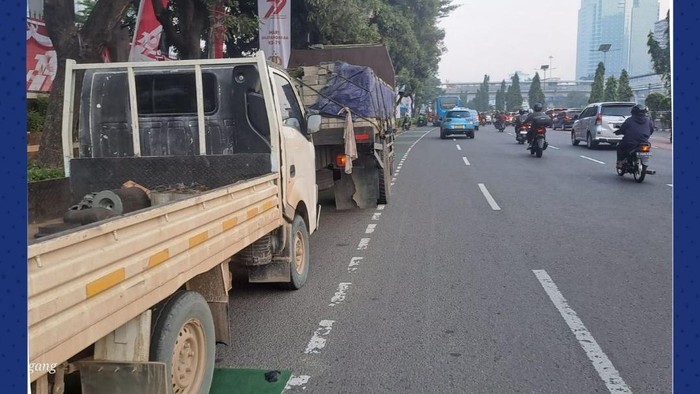 Truk Gangguan Mesin di Gatsu Arah Slipi