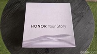 Undangan Peluncuran Honor 400 Series terdiri dari unit Honor 400 dan frame digital