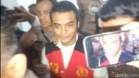Pria yang pernah dekat dengan anak Nikita Mirzani itu tak lagi berambut kribo. Vadel tampil dengan rambut cepak. Foto: Muhammad Ahsan Nurrijal/detikcom