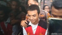 Vadel Badjideh ditahan di Polres Jakarta Selatan sejak 13 Februari 2025 dan baru beberapa bulan lalu dipindah ke Rutan Cipinang usai berkasnya dinyatakan lengkap serta diserahkan ke Kejaksaan Negeri Jakarta Selatan. Foto: Muhammad Ahsan Nurrijal/detikcom
