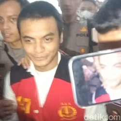 Vadel Badjideh Dijaga Ketat Jelang Sidang Perdana Dugaan Tindak Asusila