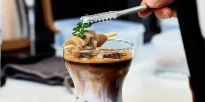 Viral Minuman Kopi Topping Sate Usus Babi, Gimana Rasanya?