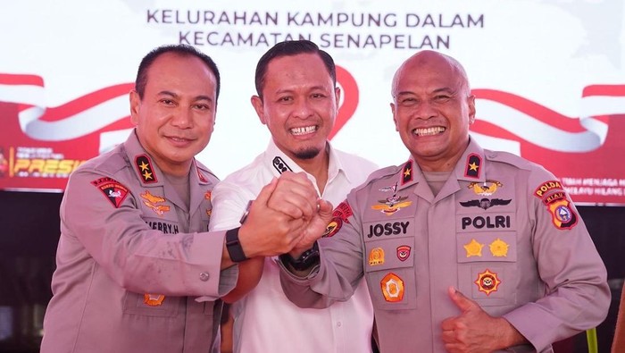 Wali Kota Pekanbaru Agung Nugroho mendukung gagasan Polda Riau mendirikan Kampung Bebas Narkoba di Kampung Dalam, Kecamatan Senapelan. Deklarasi kampung bebas narkoba diresmikan di Rumah Singgah Tuan Kadi, Kecamatan Senapelan, pada Rabu (25/6/2025).