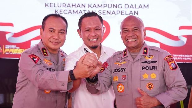 Wali Kota Pekanbaru Agung Nugroho mendukung gagasan Polda Riau mendirikan Kampung Bebas Narkoba di Kampung Dalam, Kecamatan Senapelan. Deklarasi kampung bebas narkoba diresmikan di Rumah Singgah Tuan Kadi, Kecamatan Senapelan, pada Rabu (25/6/2025).
