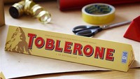 Kemasan cokelat Toblerone berbentuk segitiga. Desain ini diduga terinspirasi dari formasi penari kabaret, bukan dari Gunung Matterhorn.  Foto: Site Culinary/Visual