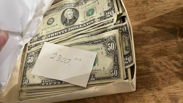 Ada Gepokan Duit-Foto Horor, 7 Benda Ditinggal Pemilik Lama Usai Pindah Rumah