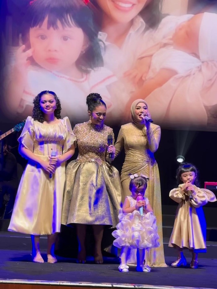 Ameena Ameena ingin pakai wig meniru gaya Kris Dayanti.