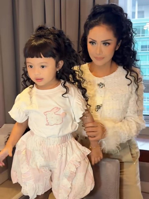 Ameena ingin pakai wig meniru gaya Kris Dayanti.