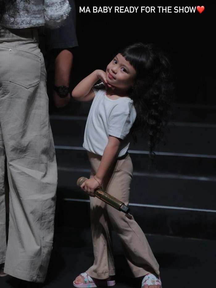 Ameena Ameena ingin pakai wig meniru gaya Kris Dayanti.