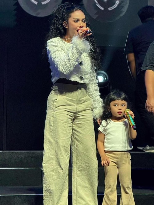Ameena ingin pakai wig meniru gaya Kris Dayanti.