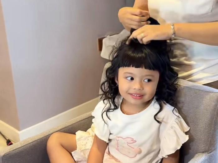 Ameena Ameena ingin pakai wig meniru gaya Kris Dayanti.