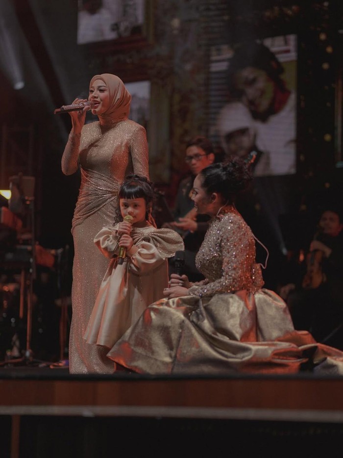 Ameena Ameena ingin pakai wig meniru gaya Kris Dayanti.