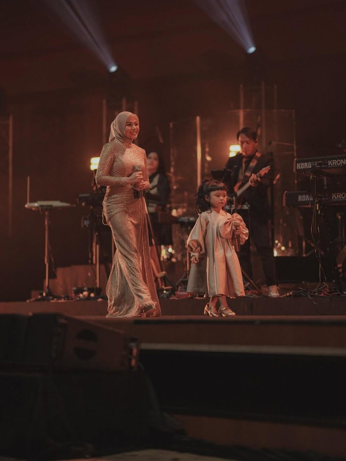 Ameena Ameena ingin pakai wig meniru gaya Kris Dayanti.