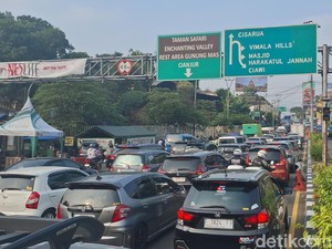 Jelang Long Weekend, Lalin Arah Puncak Bogor Macet Sore Ini