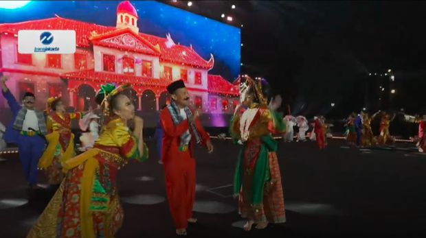 Baju sadariah di panggung Lapangan Banteng