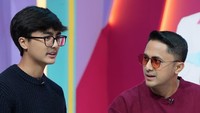 Hengky Kurniawan punya alasan mengapa ingin Bintang Pratama menyelesaikan SMA. Misalnya syuting tuh kan waktunya sudah sangat full ya, padat ya. Kalau misalnya dapat sinetron striping, saya gak mau pendidikannya jadi gak selesai. Apalagi dia di akademisi, di sekolahnya cukup berprestasi juga, tuturnya. (Foto: dok Instagram hengkykurniawan)